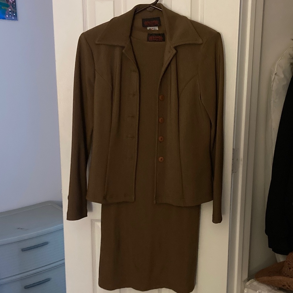 Women's Dress Suit La Bella Fashions Brown size 5